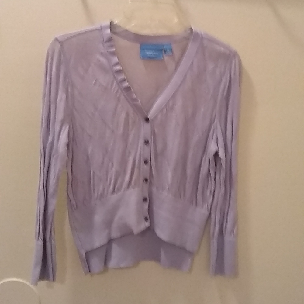 VERA WANG NEW LAVENDER BUTTON SWEATER, M, NEW WITHOUT TAGS